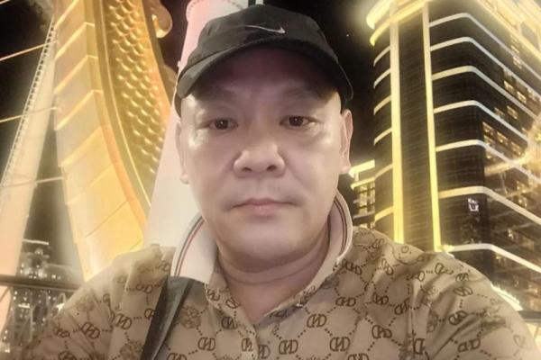 1976年属鸡的命运解析：揭示你的人生潜力与发展历程