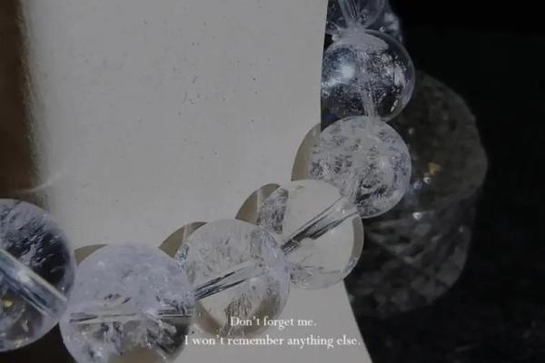 金命人适合佩戴哪些材质的配饰，提升运势与魅力？