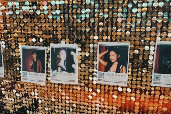 1990年命运抉择：回顾时代变迁中的人生故事