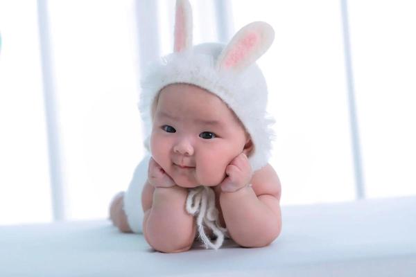 一九六三属兔之人的命运:性格、特点及人生发展解析 一九六三属兔之人的命运:性格、特点及人生发展解析