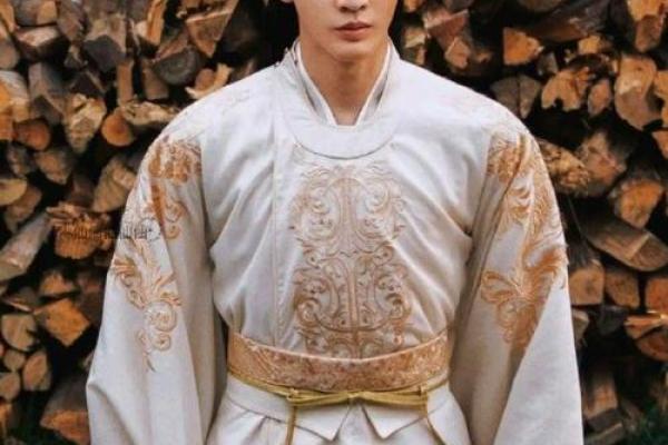 白蜡金命男命解析：探寻命中缺失的元素与福祉之道