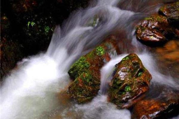 涧下水命佩戴何种石头最为合适？一探究竟！