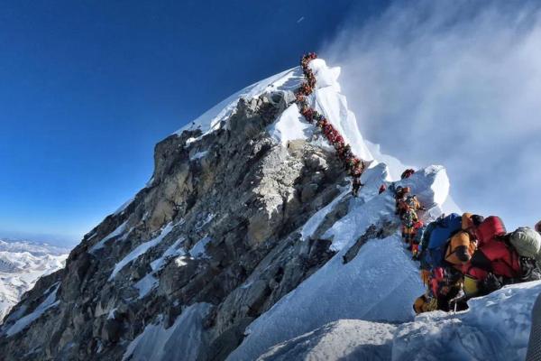 在乱世中寻找真我:从纷争中崛起的心灵之旅 在乱世中寻找真我:从纷争中崛起的心灵之旅