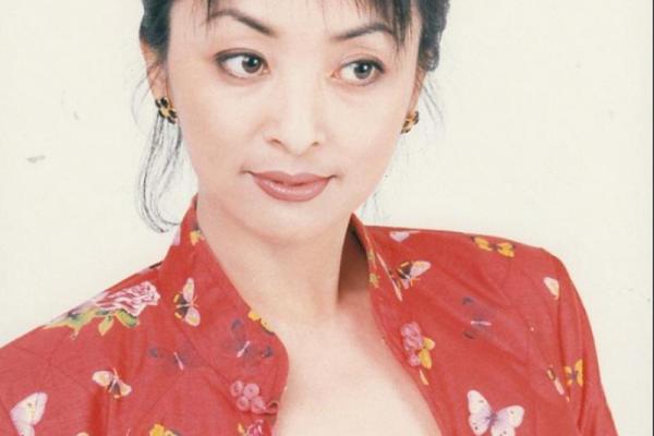 敲骨吸髓：解读女人命运中的坚韧与柔情