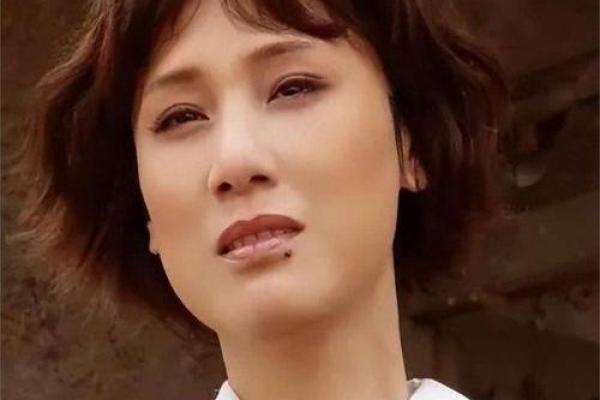 1970年出生的女性命运解析:温暖与挑战并存的精彩人生 1970年出生的女性命运解析:温暖与挑战并存的精彩人生