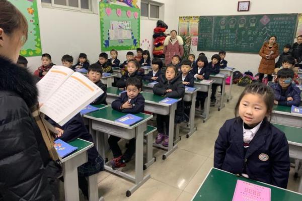 用命理解析“高峰”成语接龙,探讨人生智慧与未来展望 用命理解析“高峰”成语接龙,探讨人生智慧与未来展望