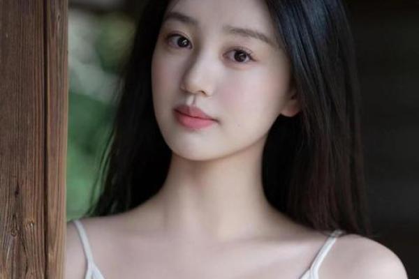 橄榄脸型女性的命理解析：魅力与命运的交织