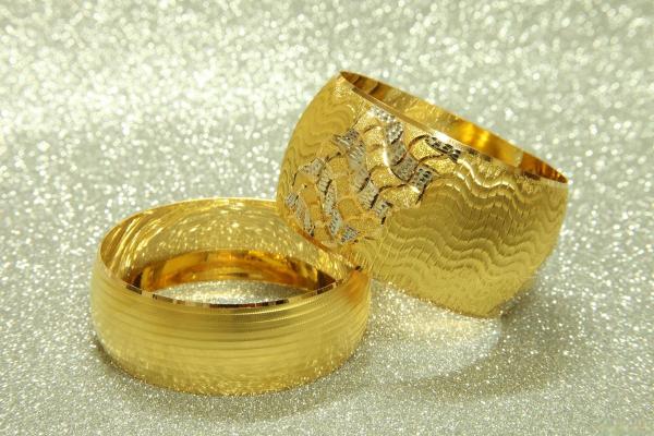 探寻金命之美：适合佩戴的戒指与其背后的意义