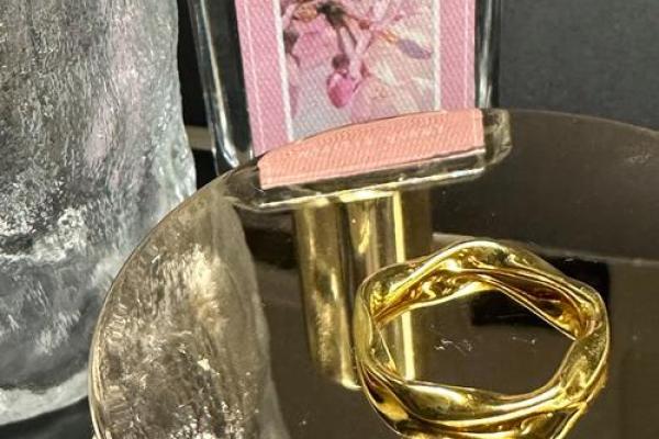 探寻金命之美：适合佩戴的戒指与其背后的意义