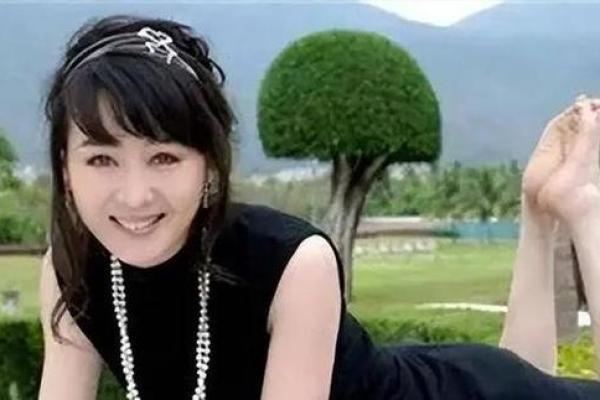 女命6两2钱：命理密码揭示她的财富与幸福之路