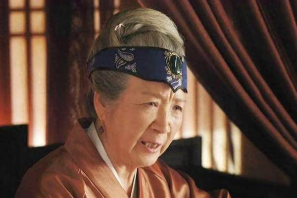 内命妇与外命妇：家庭角色的迷思与现实解读