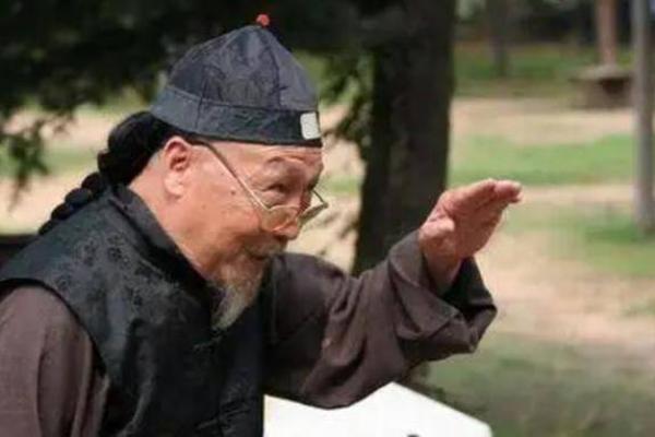 男人眉毛下垂的命运揭秘,隐藏的深层意义与运势探讨! 男人眉毛下垂的命运揭秘,隐藏的深层意义与运势探讨!