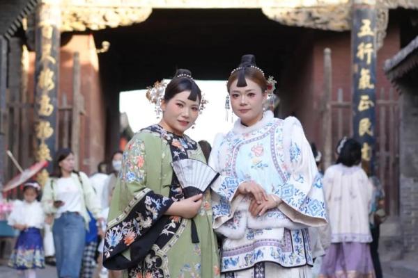 探寻1972年男命五行：火的象征与人生旅程的启示