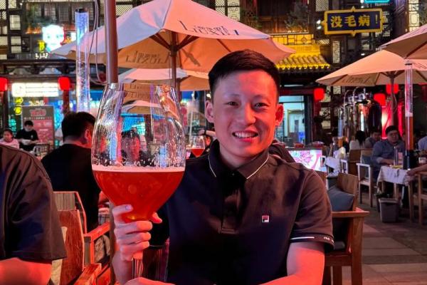 骑着猴子的人：一段奇妙与疯狂的旅程