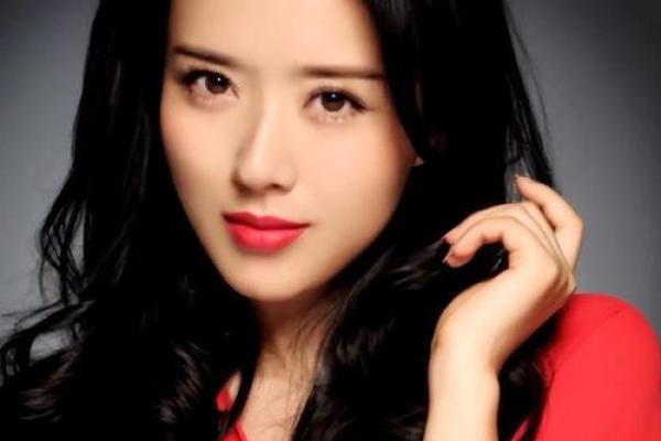 探秘青龙命格:流光溢彩的人生之路 探秘青龙命格:流光溢彩的人生之路