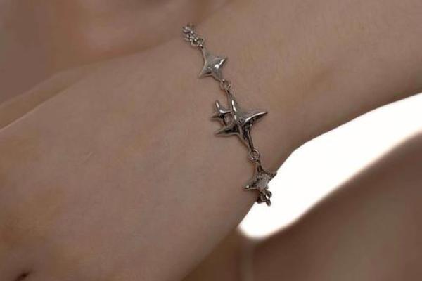 如何通过佩戴适合的大海水命饰品提升运势