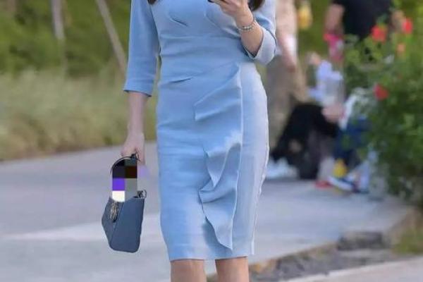 钏钗金命的女人：生活的平衡与内心的智慧之美