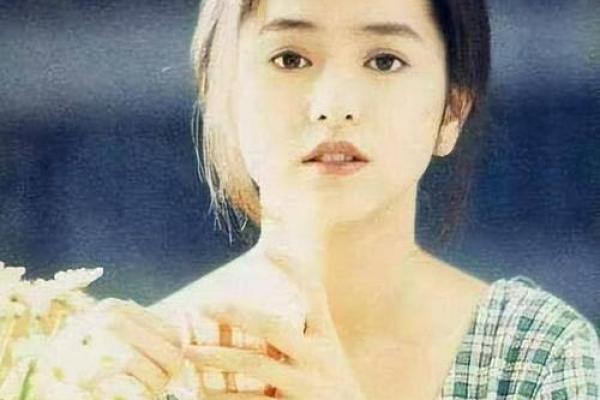 探索命理：揭密2两1钱女命的独特人生轨迹与命运走势