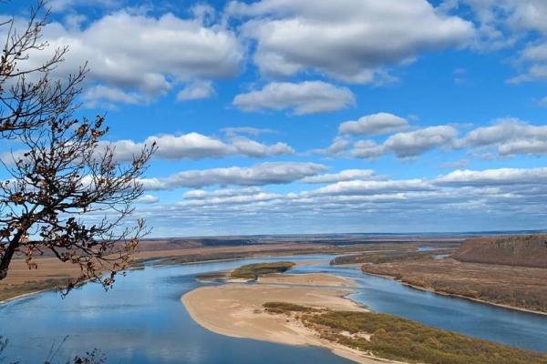 1973年10月的秋天：温暖回忆与难忘故事的交织