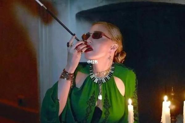 反命格:揭示女性命局中的神秘力量与启示 反命格:揭示女性命局中的神秘力量与启示