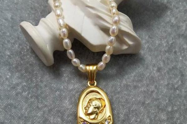 黄金珍珠的神秘象征与生活启示 黄金珍珠的神秘象征与生活启示