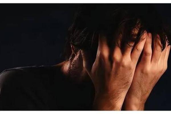 银行小伙以命换命，买下的药背后藏着怎样的故事？