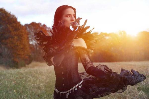 勾勾鼻子女子的命运之谜:如何改变一生的故事 勾勾鼻子女子的命运之谜:如何改变一生的故事