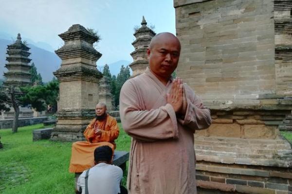 李连杰命理解析：武僧之路与命运的交织
