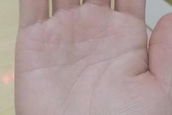 双手断掌的男人，命运如何？解密人生的转折点！