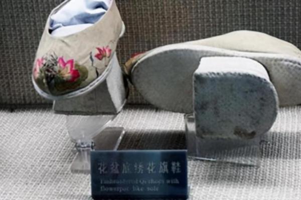 清朝妃嫔短命之谜：幽深宫廷中的生命轮回与命运转折