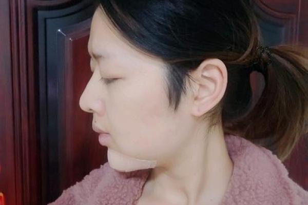 下巴短的女人，命运的奥秘与自信的力量