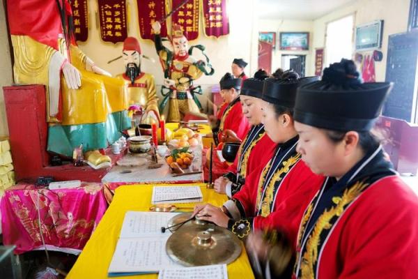 土龙金龙命属性分析：解读命理奥秘，寻求智慧与财富之道