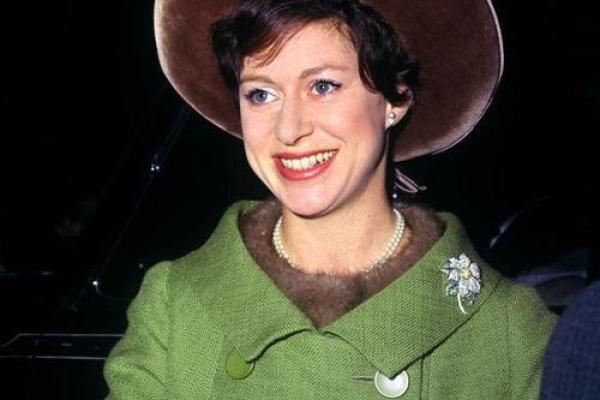 公主的奢华生活与内心的孤独挣扎 公主的奢华生活与内心的孤独挣扎