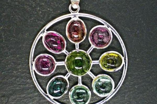 水命纹身的位置选择与意义探讨 水命纹身的位置选择与意义探讨