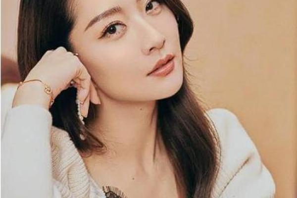 探秘女人脸特大：性格命运与美丽的独特诠释