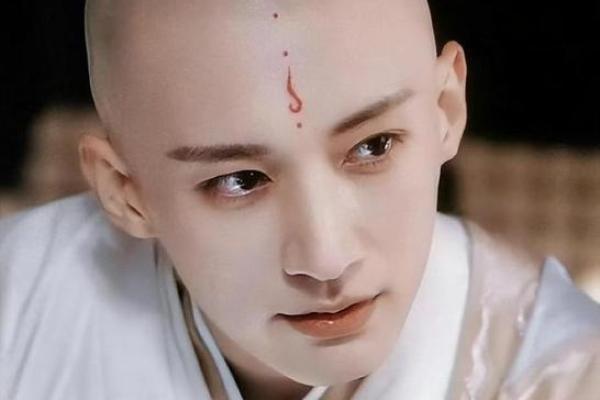 手指细长的男人：命运与魅力的交织探秘