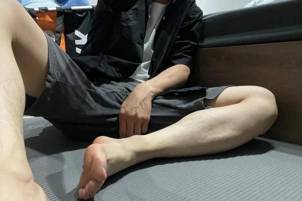 男人腿毛少的背后：身体与性格的秘密！