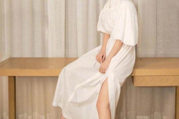 女生骨感手的命运：优雅与挑战并存的生活态度