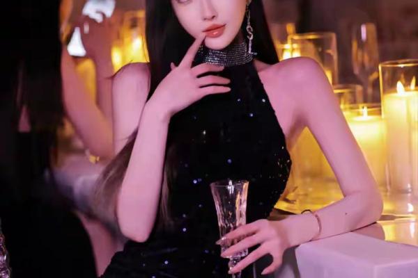 女生骨感手的命运：优雅与挑战并存的生活态度