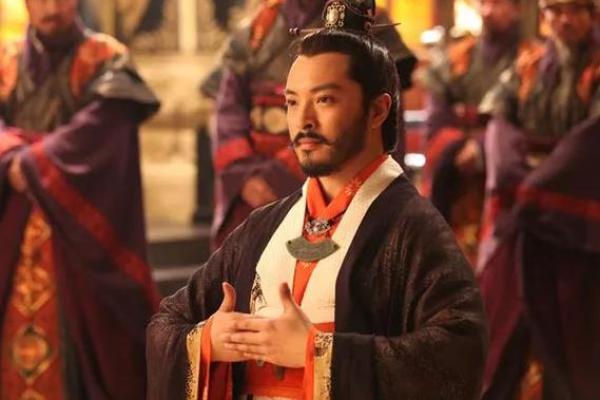 皇帝心仪官员的独特特质分析：智慧、忠诚与才华并重