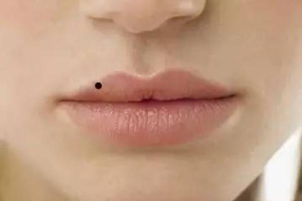 如何在桃花劫命里选择合适的纹身来增强运势？