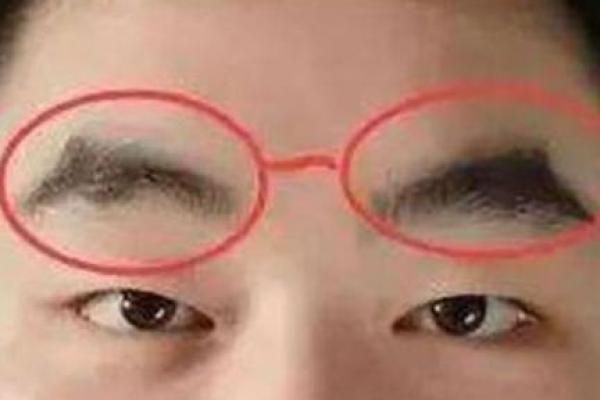 浅谈眉毛与命运的微妙关系：眉毛稀少的人生走向探索