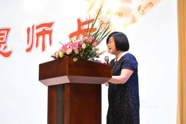1946年出生的女性命运与性格解析：揭秘人生旅途中的精彩篇章