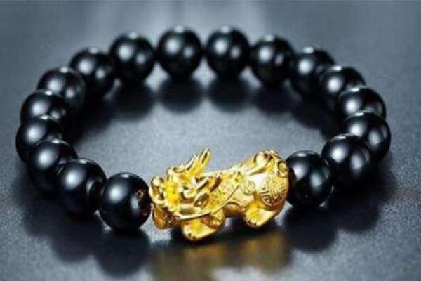 金命人招财秘诀：适合佩戴的招财物品与风水搭配