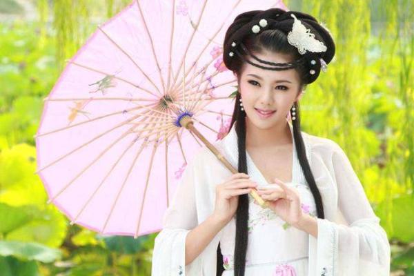 1995年出生的女性，其命理特点与人生道路探秘