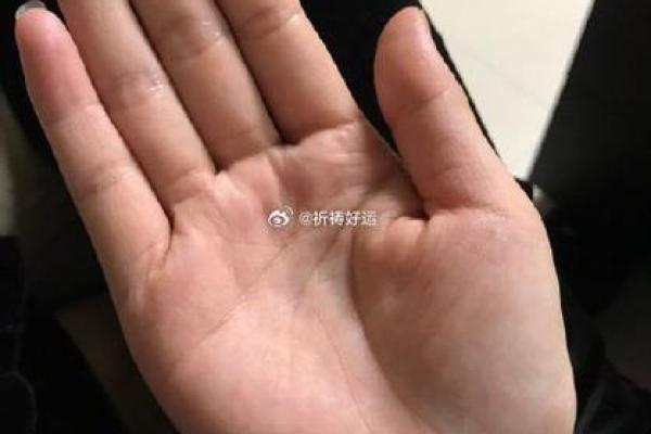 女人十指弯曲的命运解读：为何手指形态似乎透露了未来