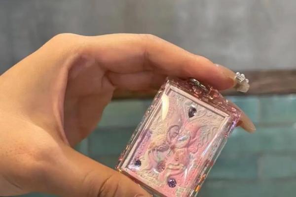 女性土命缺水，佩戴什么能助运转运？