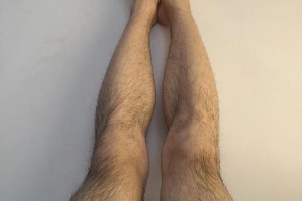 她有腿毛，代表着自由与自信的命运选择