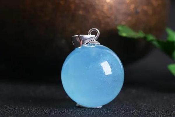 水命者的珠宝选择：适合的图案与佩戴技巧