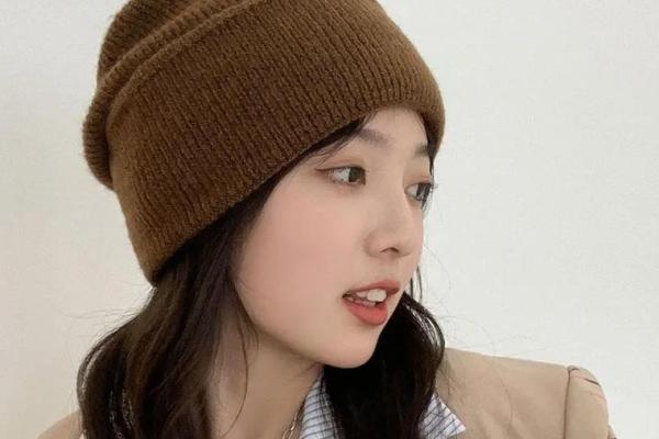 水命人的帽子选择：让你时尚又能聚水生财！